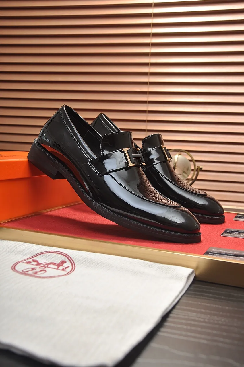 Men's shoes💰460💶[HERMES] (sheepskin lining)🍀Italian top luxury🍀He does not pursue novel styles and gorgeous colors, but attracts the favor of successful men with his flawless, elegant and classic style! This very, very comfortable, simple and stable style makes it easy to match any style! The pattern is absolutely 1:1 refined from the original case, and we strive for excellence in materials, imported cowhide + sheepskin lining💪💪💪extraordinary texture👍! .Black Brown Size: 38-45 (45 customized)